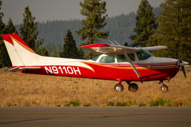 Cessna Skyhawk (N9110H)