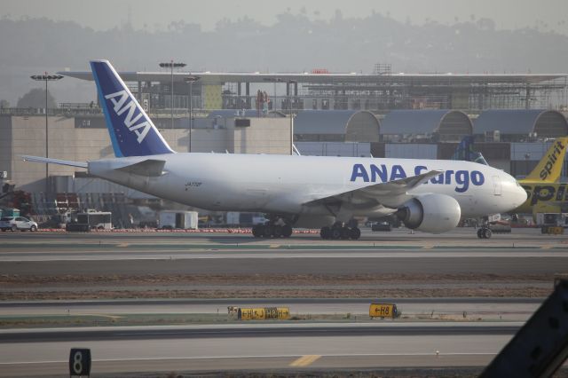 BOEING 777-200LR (JA772F)