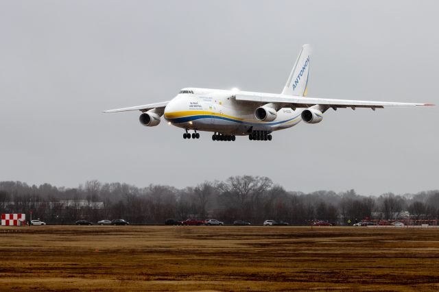 Antonov An-124 Ruslan (UR-82008)