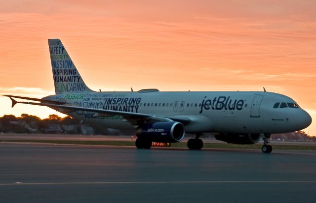 Airbus A320 (N598JB) - Sunrise on Bluemanity