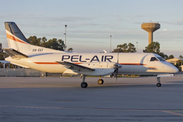 Saab 340 (VH-EKT) - Pel-Air (VH-EKT) Saab 340A taxiing at Wagga Wagga Airport.