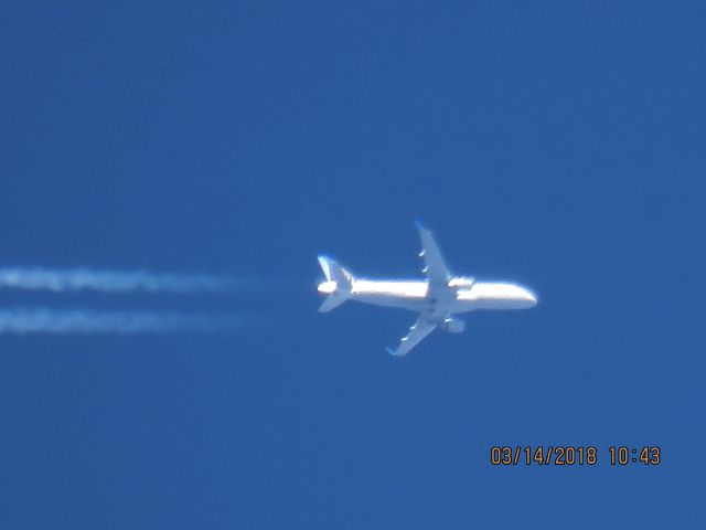 Embraer 170/175 (N858RW)