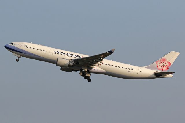 Airbus A330-300 (B-18302)