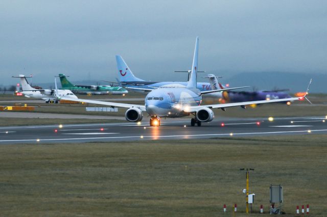 Boeing 737-800 (G-TAWV) - TOM2106 with people off the spend the New Year in Tenerife.