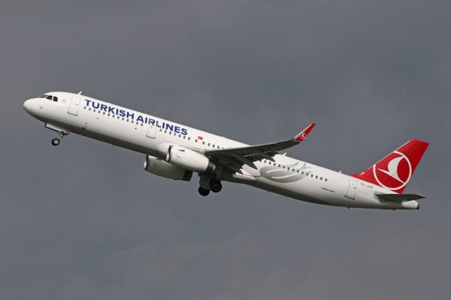 Airbus A321 (TC-JTP) - THY1994 just after depature from Manchester on the flight back to Istanbul