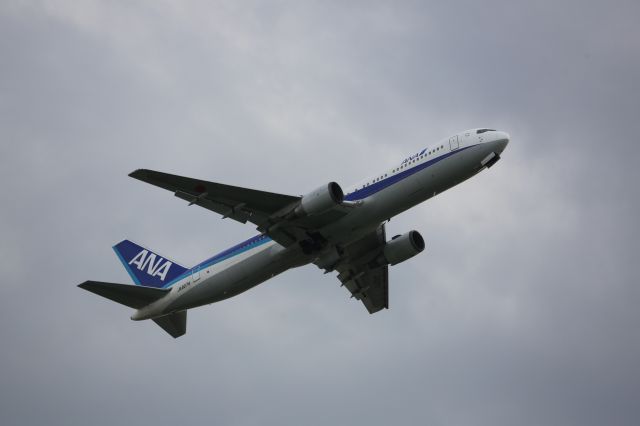 BOEING 767-300 (JA8274)