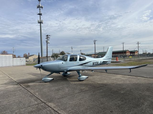 Cirrus SR-22 (N13LJ) - Taken just before a training flight. 