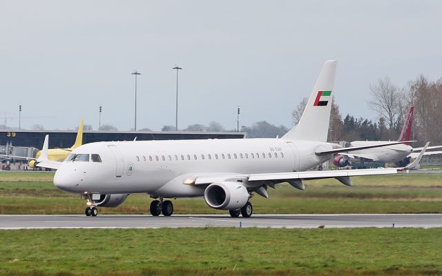 Boeing 777-200 (A6-KAH) - al habtoor group emb erj-190-100 ecj a6-kah arriving in shannon 14/4/19.