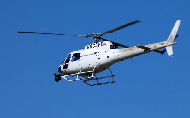 Eurocopter AS-350 AStar (N933HD) - Arriving at the city ramp is this 2013 Eurocopter AS-350 AStar in the Autumn of 2013.  This rotorcraft is used by the local CBS TV affiliate.