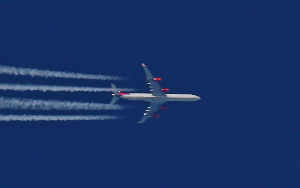Airbus A340-600 (G-VWIN) - virgin a-340-6 g-vwin 39,000ft ewr-lhr 22/9/14.