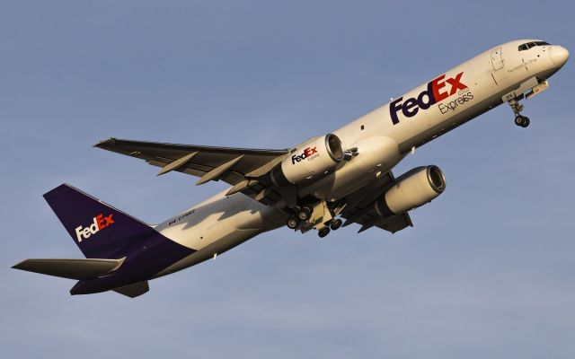 Boeing 757-200 (C-FMEZ)