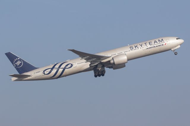 BOEING 777-300 (F-GZNT)