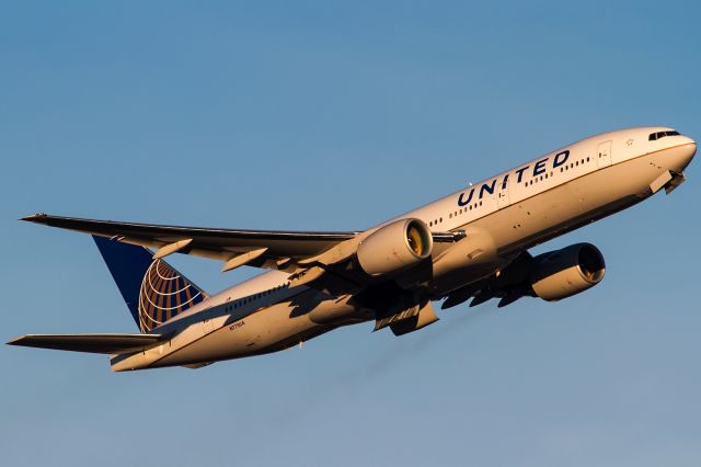 Boeing 777-200 (N775UA) - morning sun