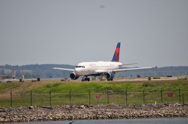 Airbus A320 (N324NB)