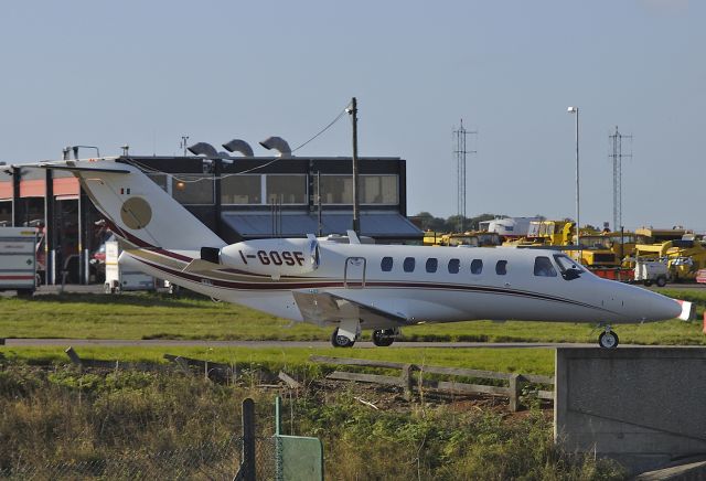 Cessna Citation CJ1 (I-GOSF) - Cessna 525A CitationJet CJ2 C/N 525A-0199 - I-GOSF - at Luton - 2004-10-06.