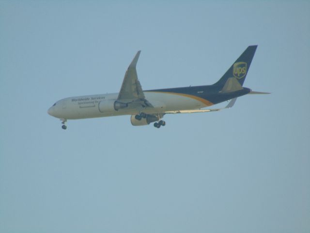 BOEING 767-300 (W319UP) - I took this photo in my spare time in the comfort of my own home definitely not the best one but i decided to post it anyways.