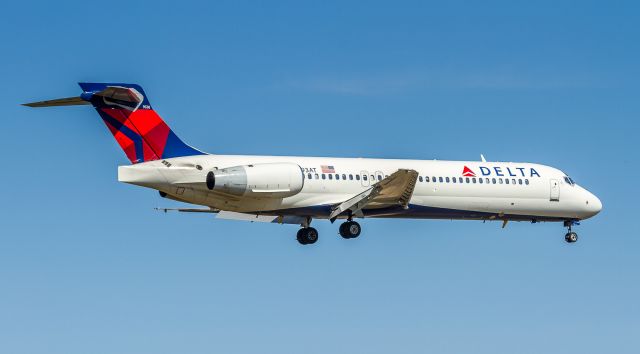 Boeing 717-200 (N993AT) - Short finals for runway 06L at YYZ