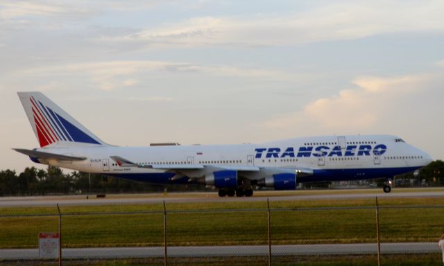 Boeing 747-400 (EI-XLM) - Takeoff roll !