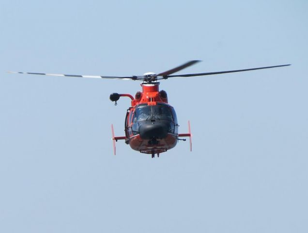 — — - USCG HH-65 Dauphin Demo at Atlantic City, NJ