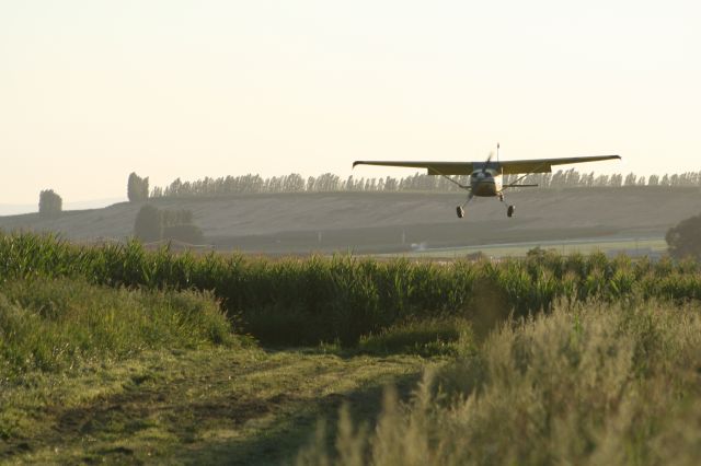 Cessna Skywagon 180 (N2762A)