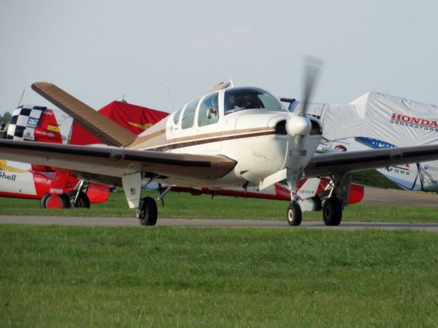 Beechcraft 35 Bonanza (N8243D)