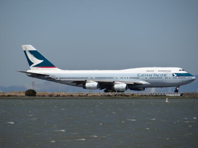 Boeing 747-400 (B-HUI) - B-HUI taxiing for takeoff.