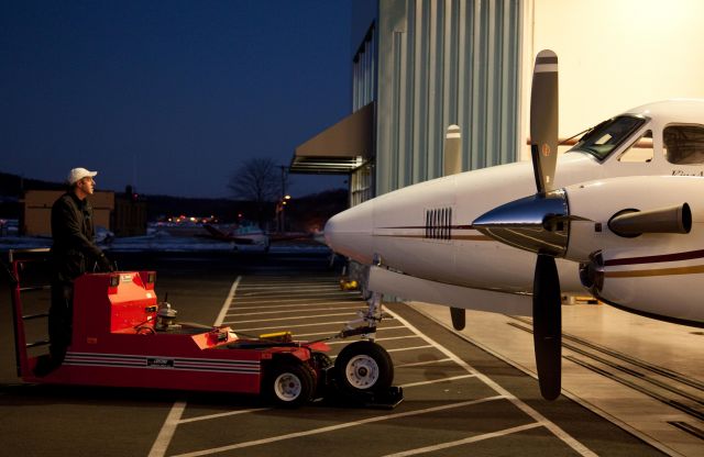 Beechcraft Super King Air 200 (N351CB) - At RELIANT AIR - they have the lowest fuel price on the Danbry (KDXR) airport.