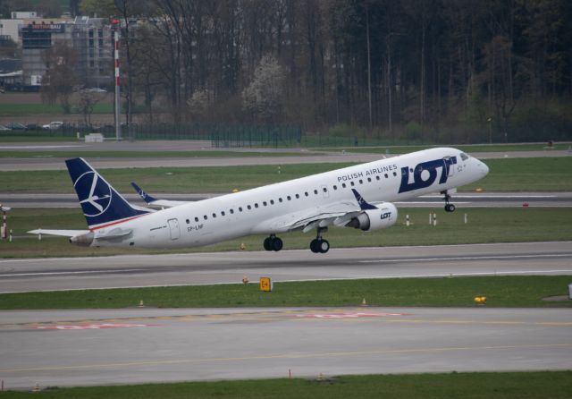 Embraer ERJ-190 (SP-LNF)