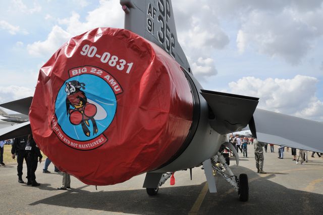 Lockheed F-16 Fighting Falcon — - Paris-le Bourget Airshow 2011