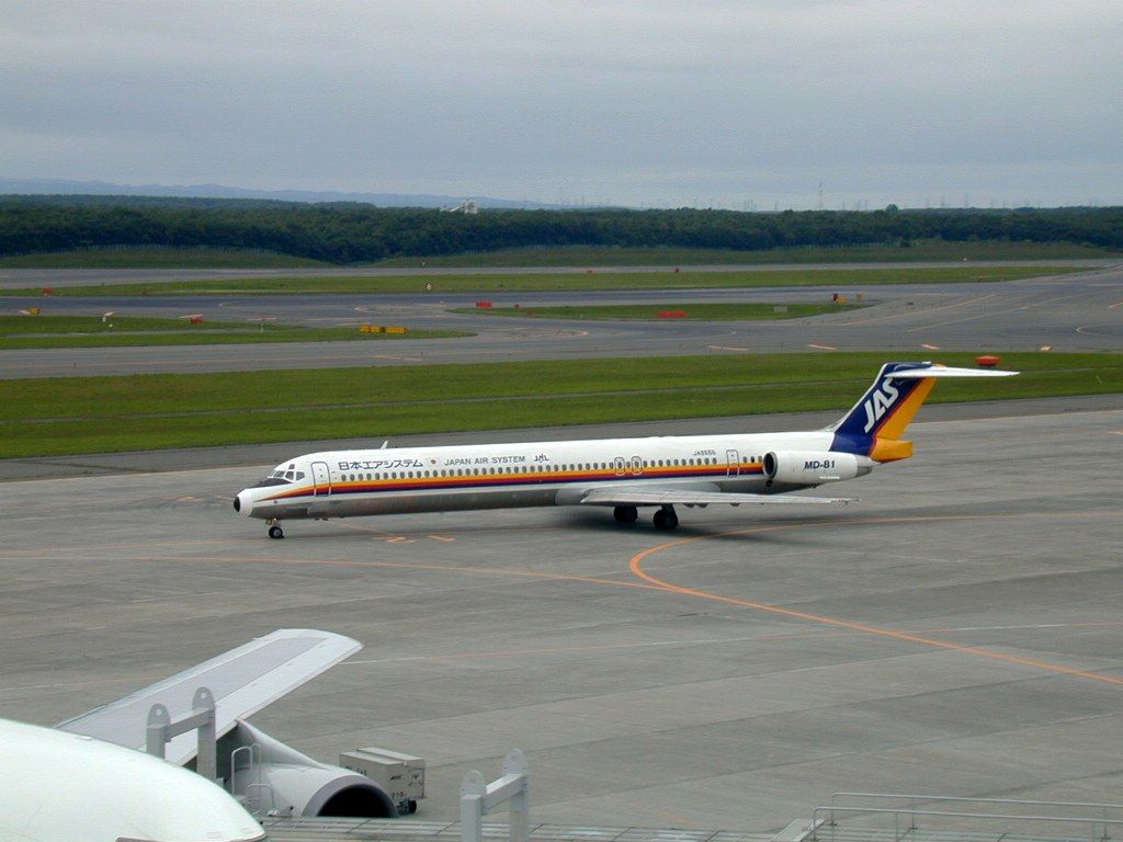 McDonnell Douglas MD-81 (JA8556) - MD-81 JA8556 JAPAN AIR SYSTEM CO.,LTD、(JAS/JD) 2003/08/17