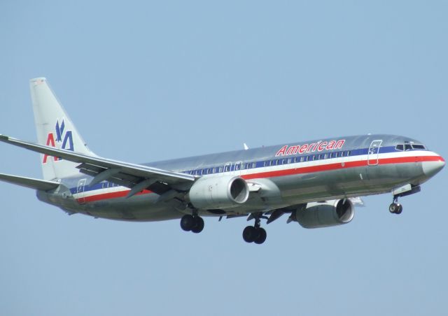 Boeing 737-800 (N978AN)