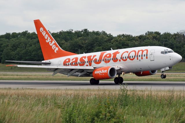 Boeing 737-700 (G-EZKC)