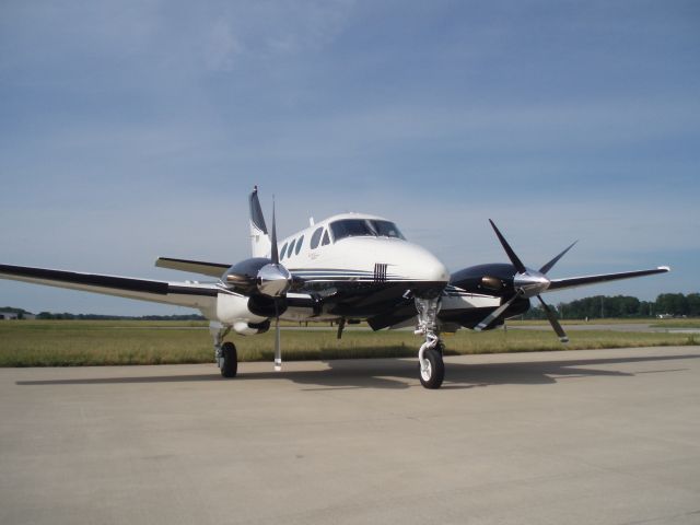 Beechcraft King Air 90 (N70FE)