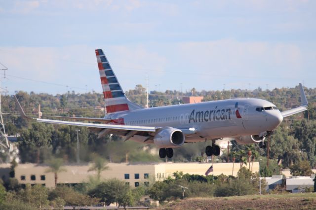 Boeing 737-800 (N301PA)