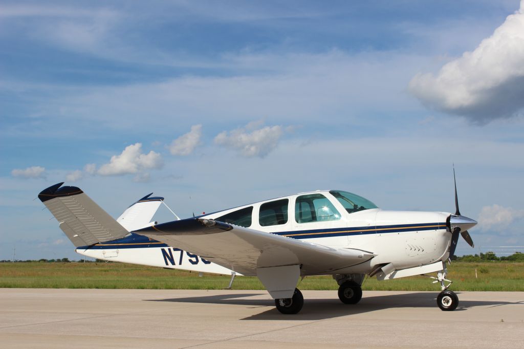 Beechcraft 35 Bonanza (N798RD)