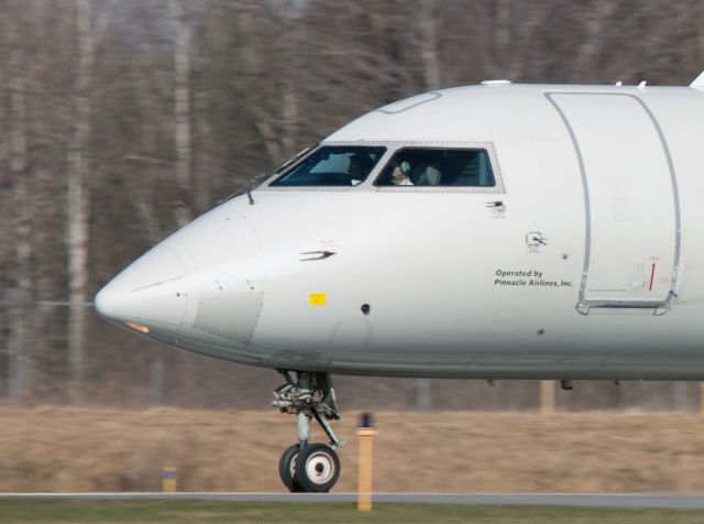 Canadair Challenger (N8543F) - Take off roll RW 32