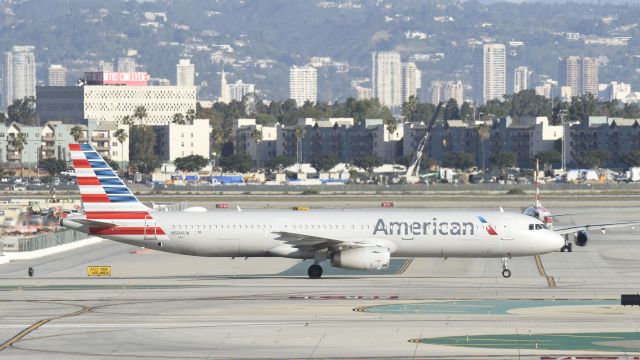 Airbus A321 (N584UW) - taxiing to gate at LAX