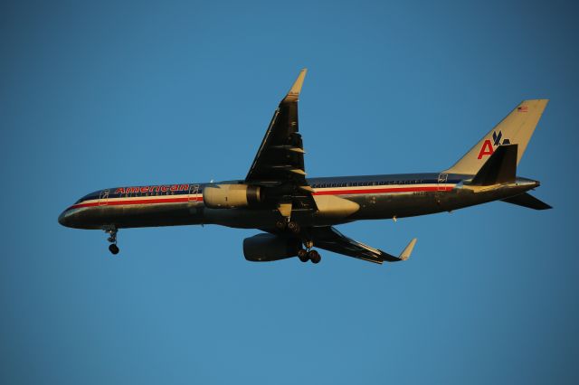 Boeing 757-200 — - LANDING BEFORE SUNSET