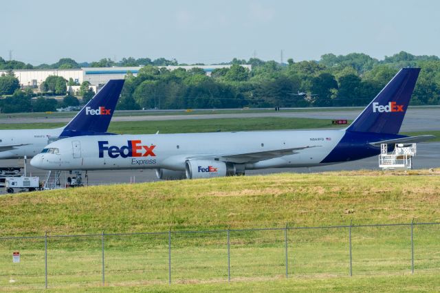 Boeing 757-200 (N944FD)