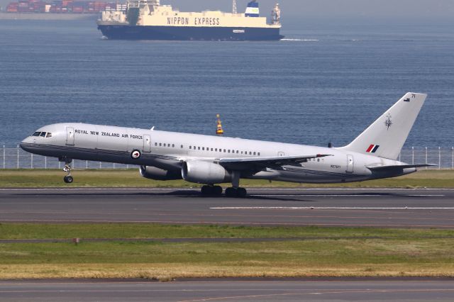 Boeing 757-200 (ANZ7571) - The aircraft carrying New Zealand PM, J. Ardern departed at Tokyo Haneda Int'l Airport as KIW416 on April 23th 2022.