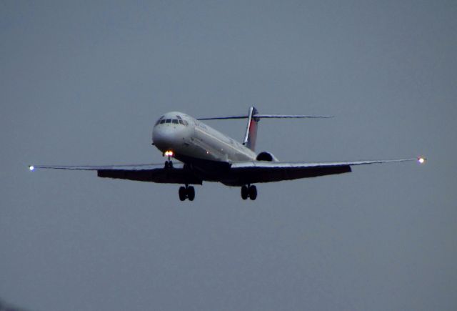 McDonnell Douglas MD-88 (N989DL)