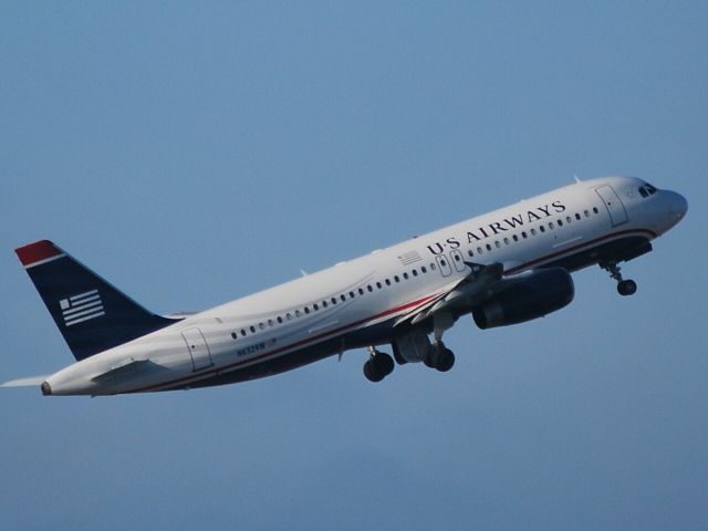 N632AW — - Departing runway 26L - 8/23/09