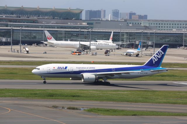 Boeing 777-200 (JA710A)