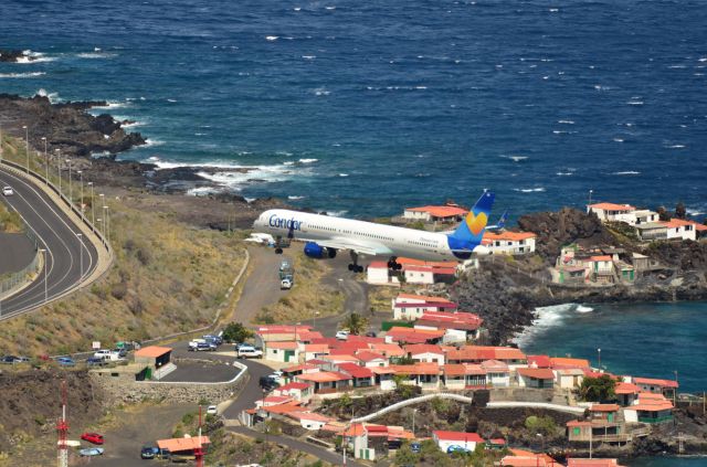 BOEING 757-300 (D-ABOE)