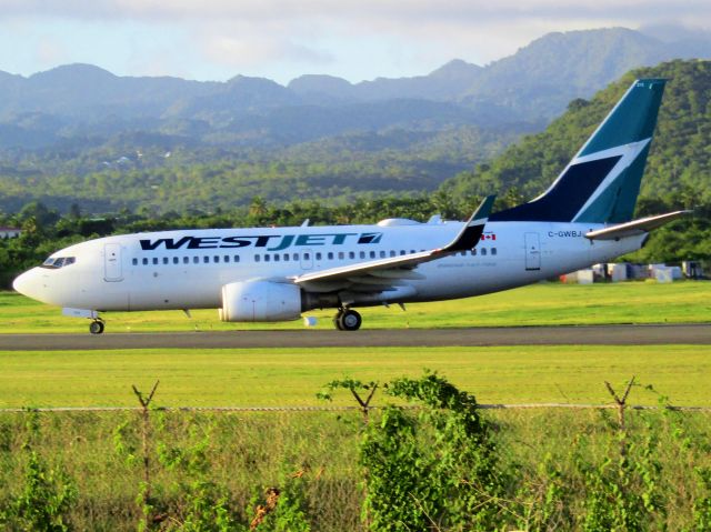 Boeing 737-700 (C-GWBJ)