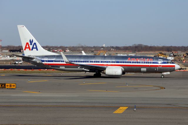 Boeing 737-800 (N907AN) - AAL1664 on the short flight to Boston.  6 April 2015