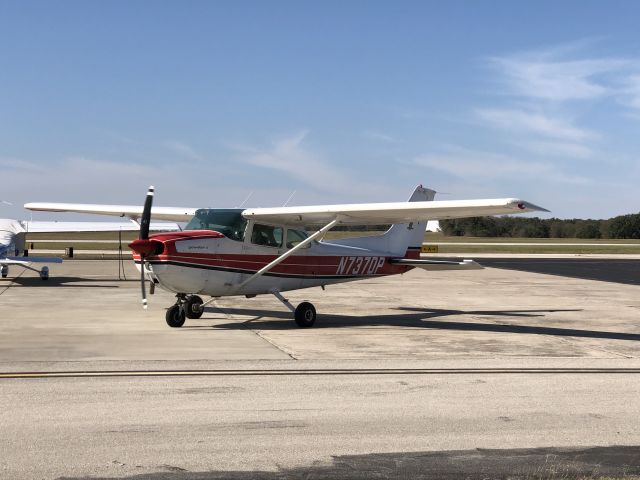 Cessna Skyhawk (N737DP)