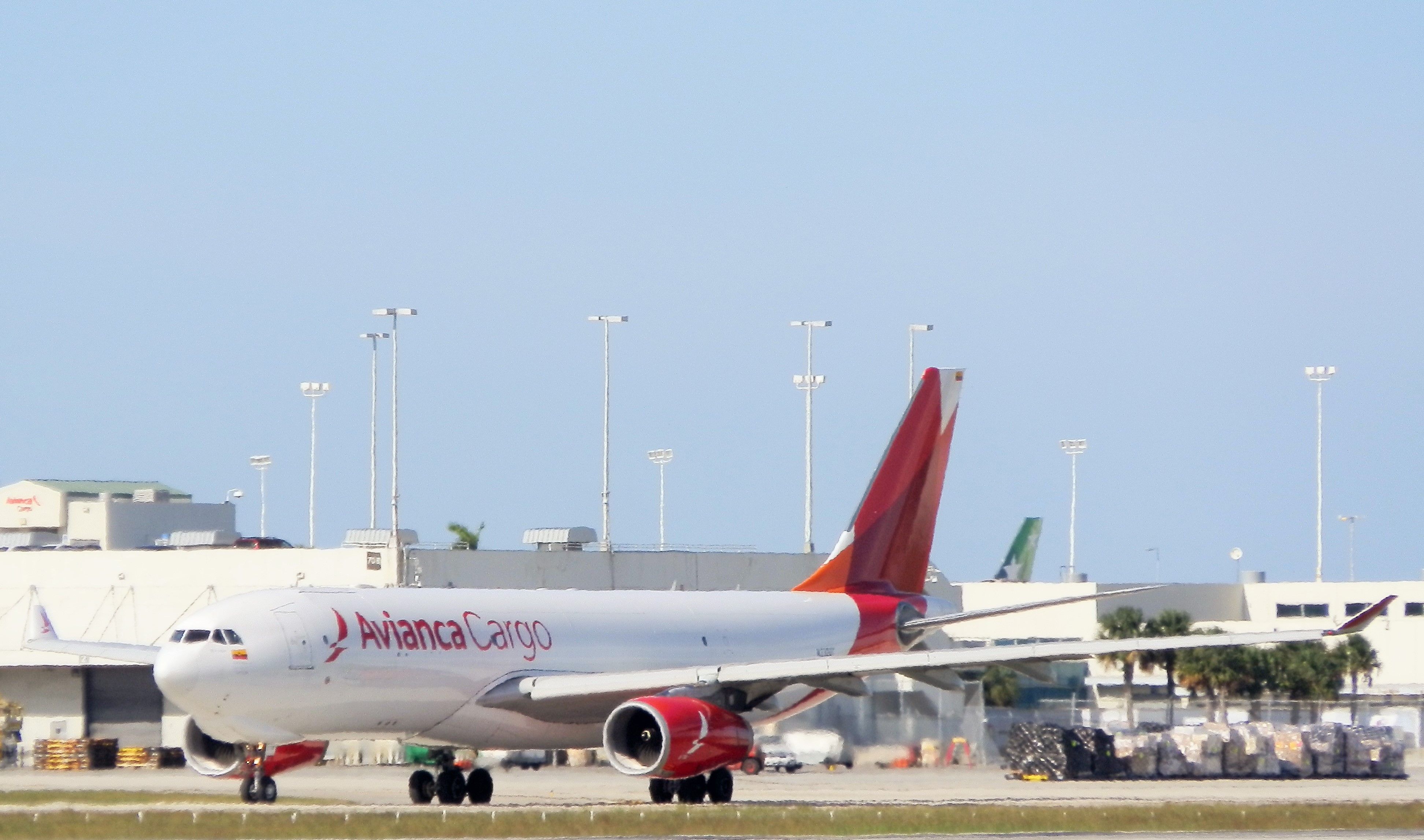 Airbus A330-200 (N332QT)