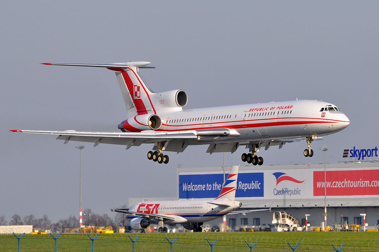 Tupolev Tu-154 (PLF101) - PM Donald Tusk arrives for dinner with President Obama in Prague. Polish AF1 crashed 39 hours later near Smolensk airport