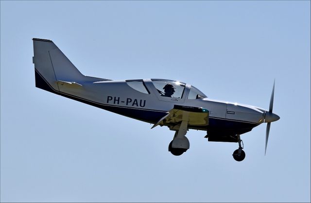PH-PAU —